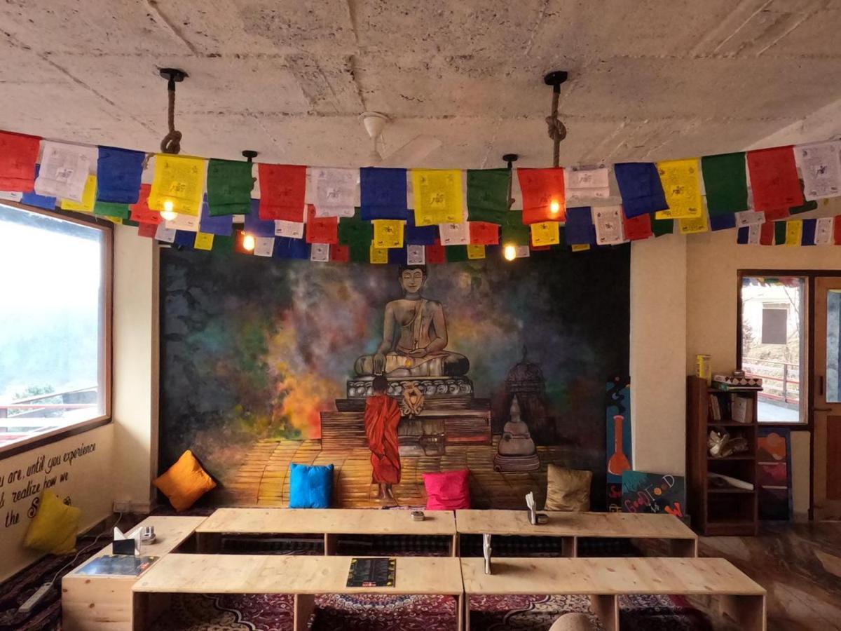 Cafe Monkbase- Food And Stay Manāli Eksteriør bilde