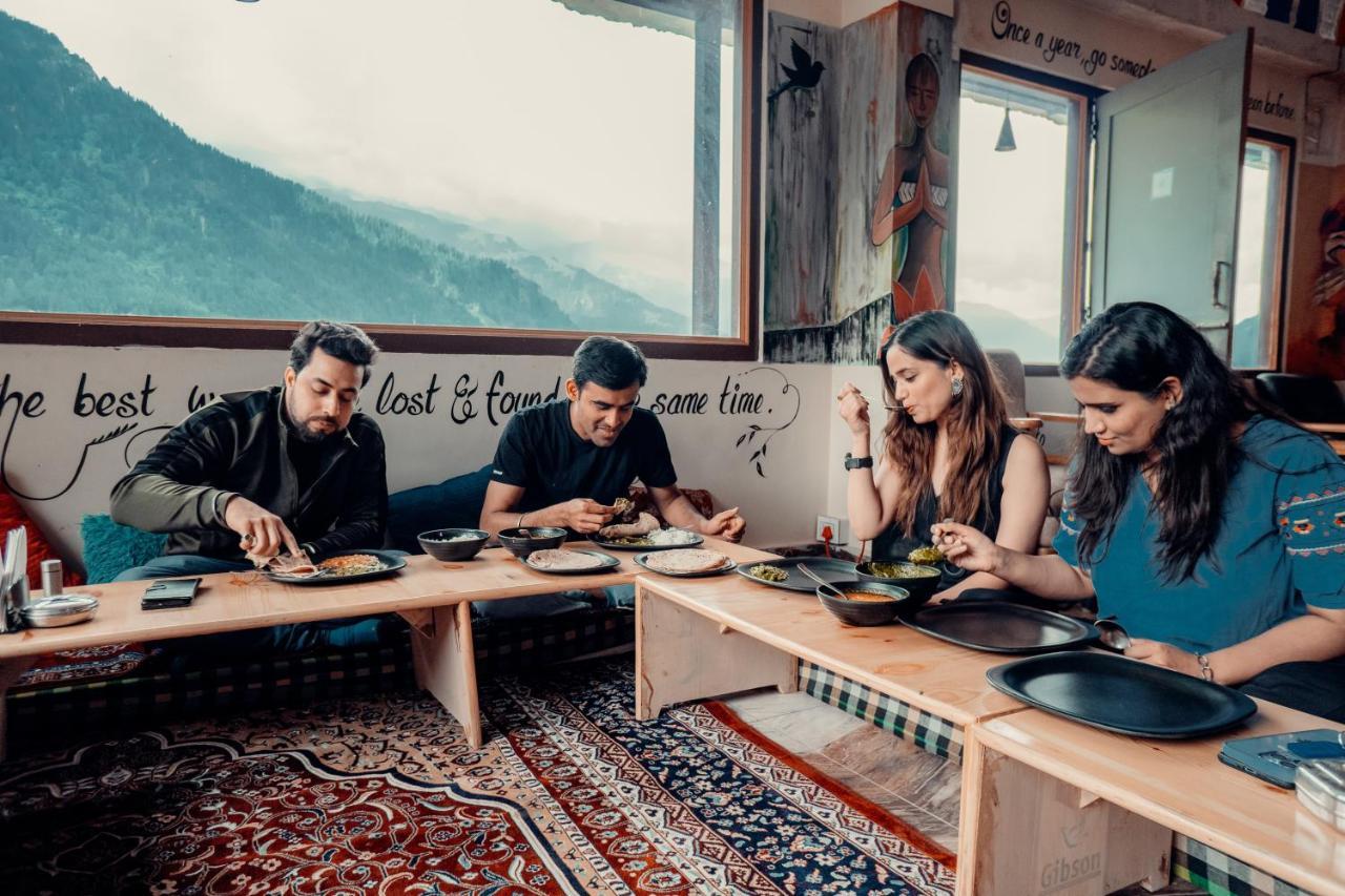 Cafe Monkbase- Food And Stay Manāli Eksteriør bilde