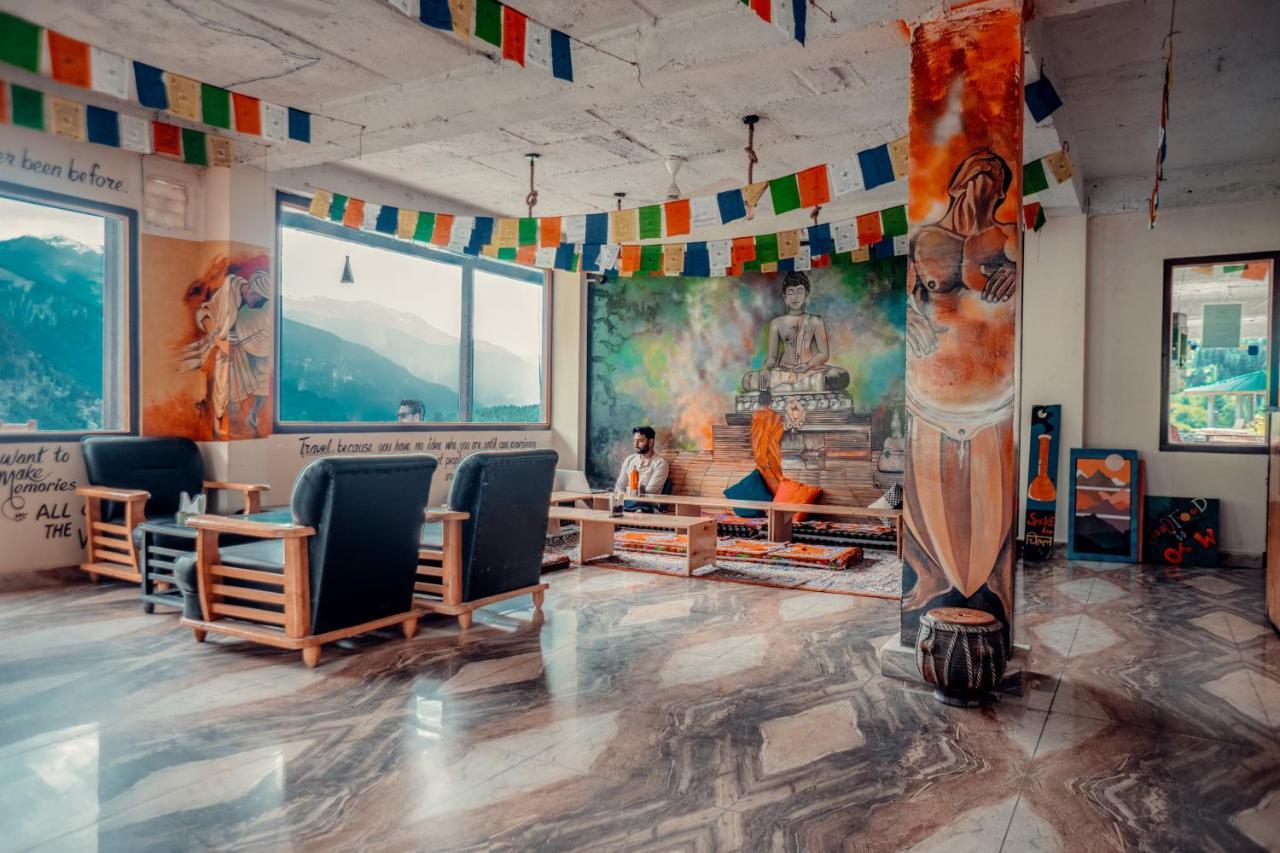 Cafe Monkbase- Food And Stay Manāli Eksteriør bilde