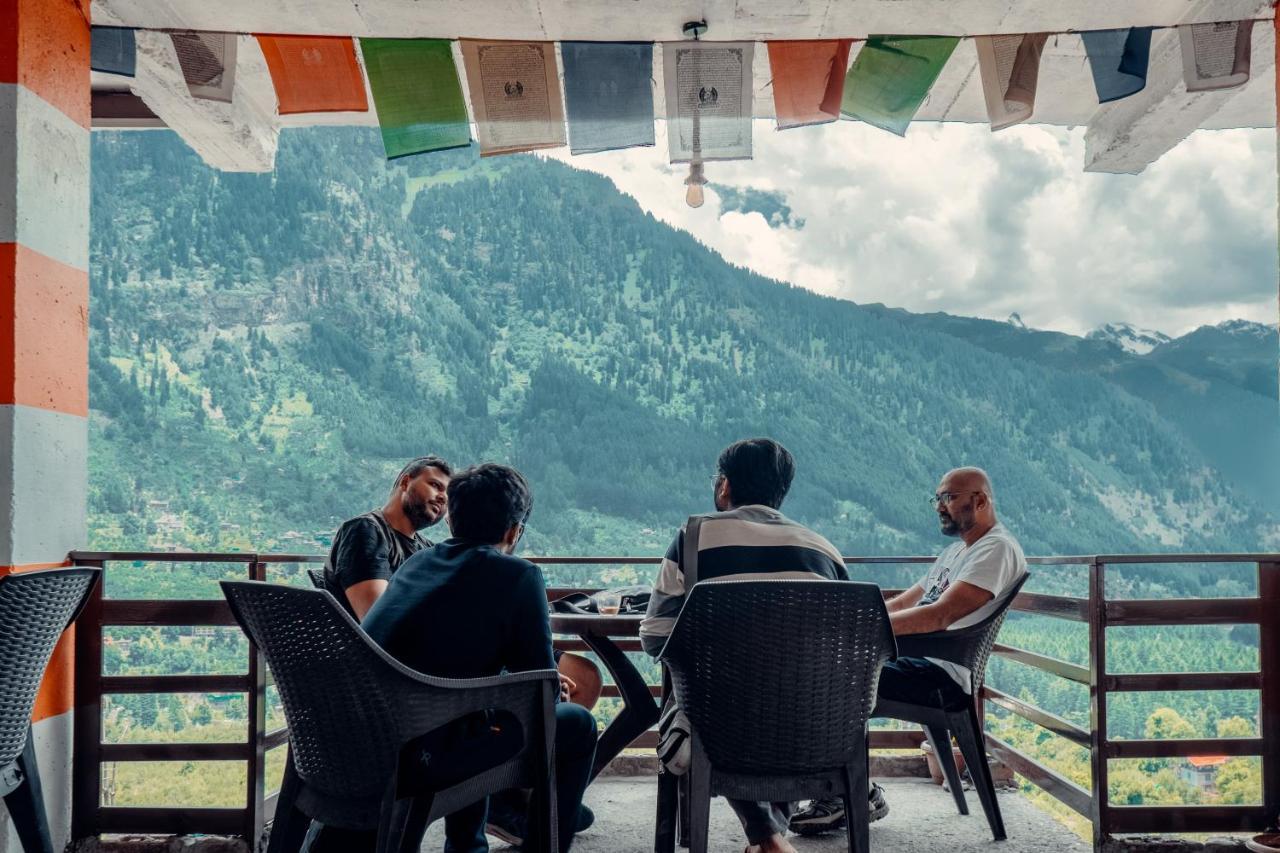 Cafe Monkbase- Food And Stay Manāli Eksteriør bilde